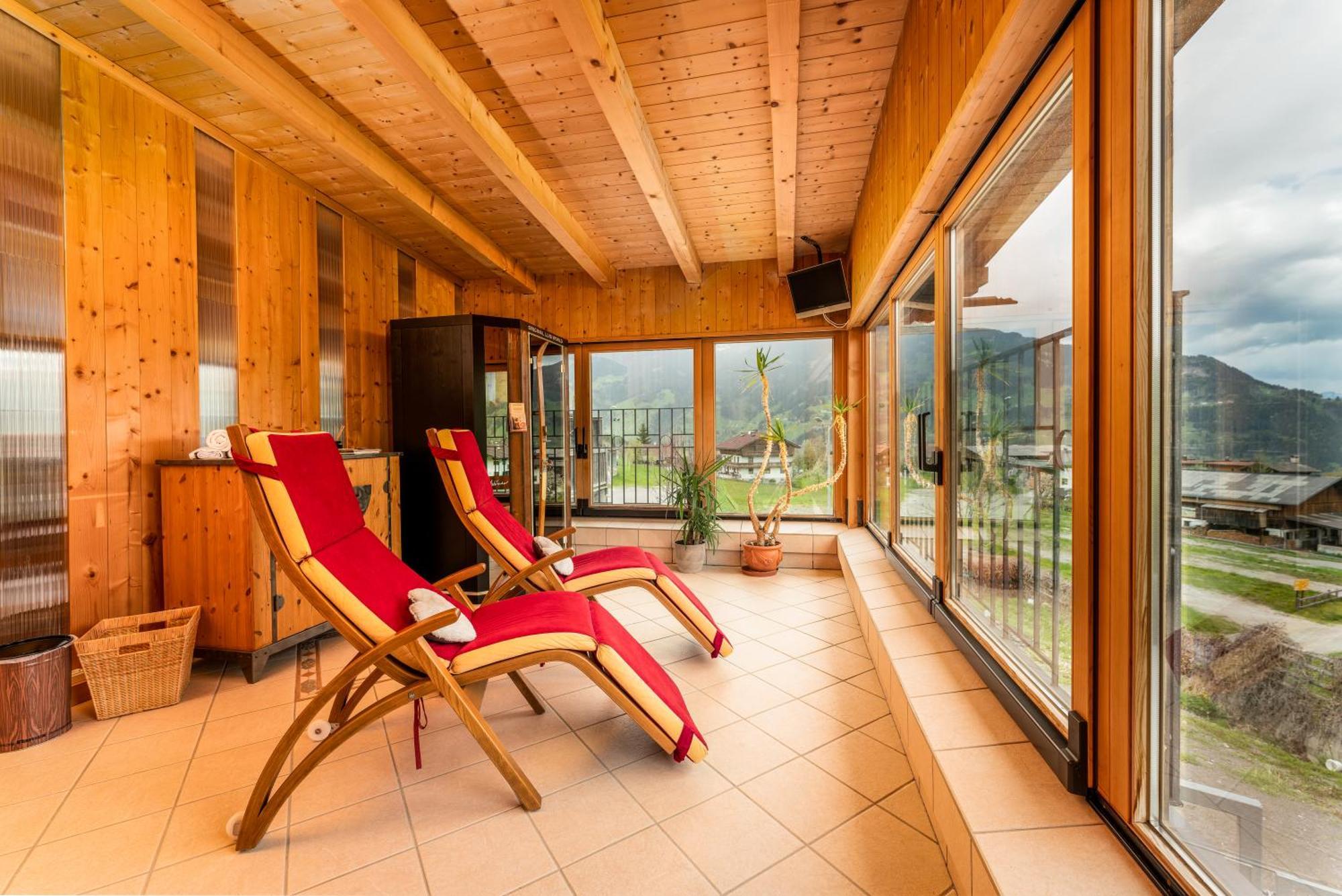 Alpen Wohlfuehlhotel Doerflwirt Hainzenberg Kültér fotó