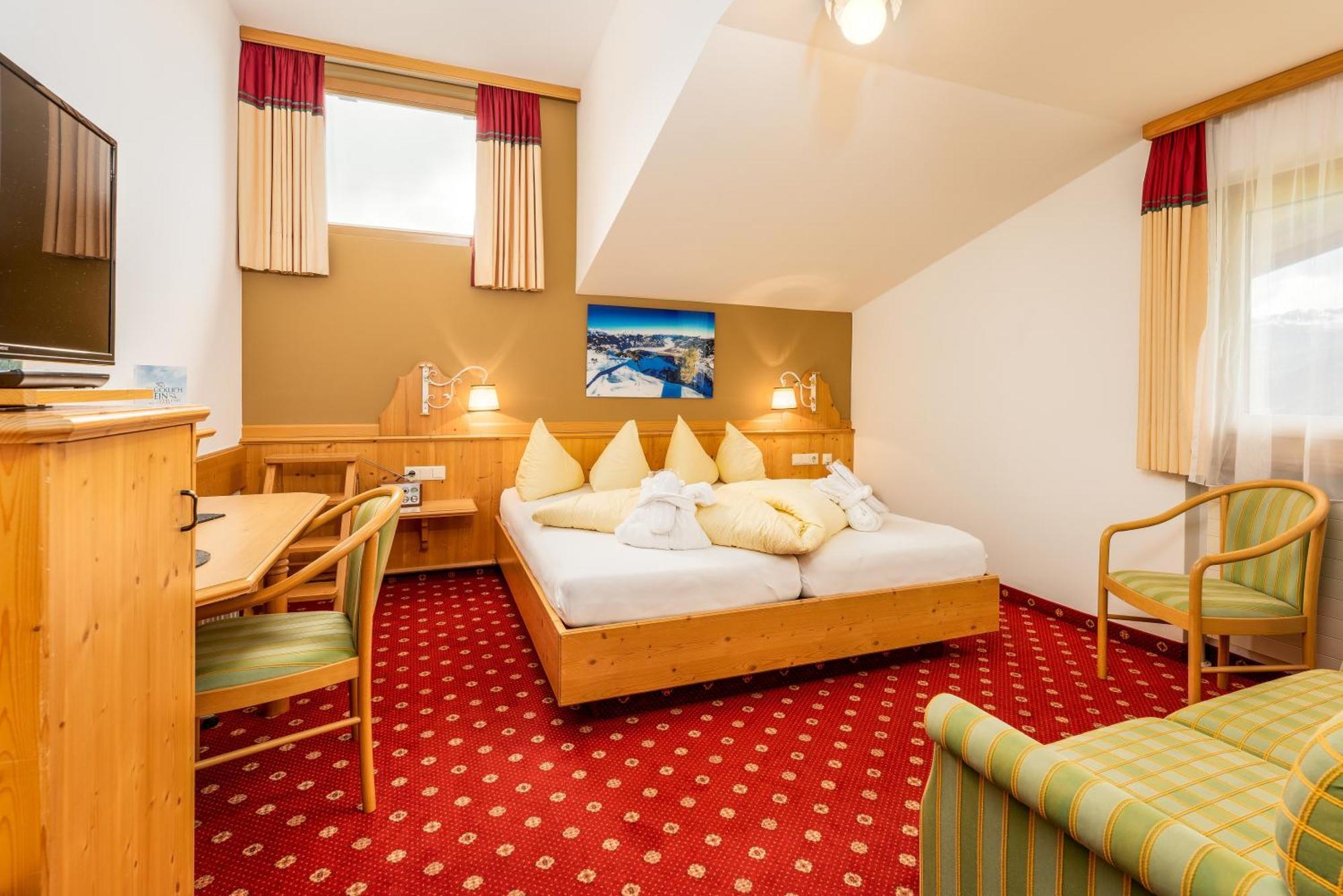 Alpen Wohlfuehlhotel Doerflwirt Hainzenberg Kültér fotó