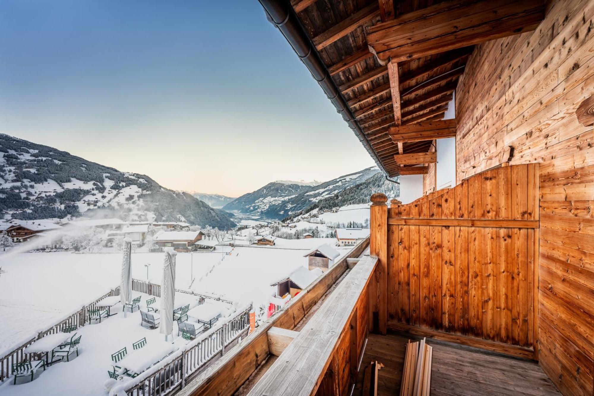 Alpen Wohlfuehlhotel Doerflwirt Hainzenberg Kültér fotó