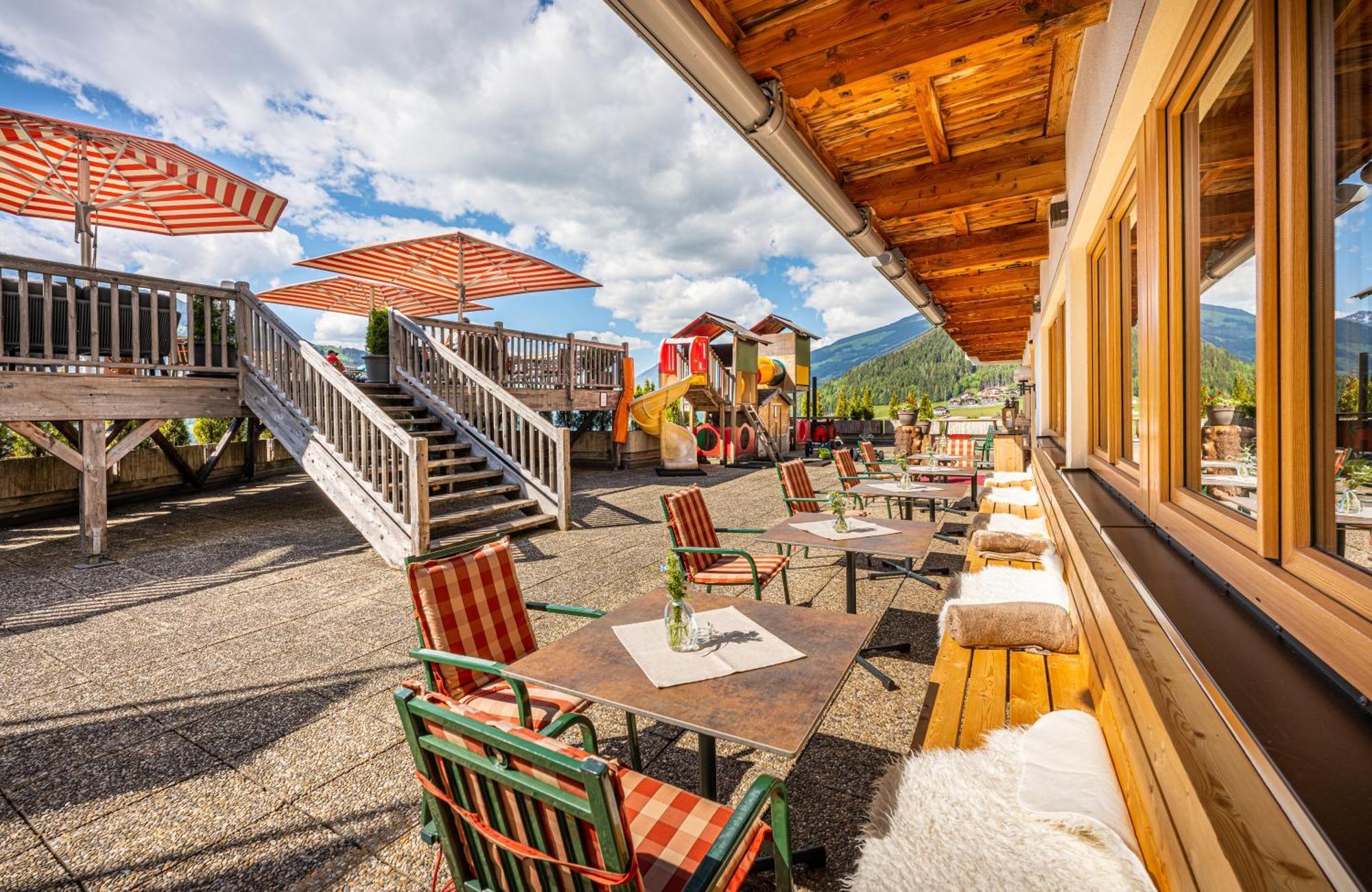 Alpen Wohlfuehlhotel Doerflwirt Hainzenberg Kültér fotó