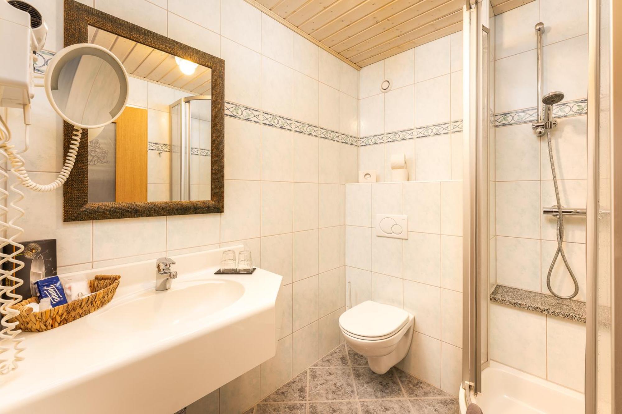 Alpen Wohlfuehlhotel Doerflwirt Hainzenberg Kültér fotó