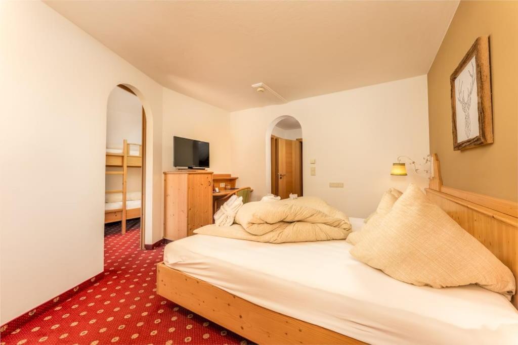 Alpen Wohlfuehlhotel Doerflwirt Hainzenberg Kültér fotó