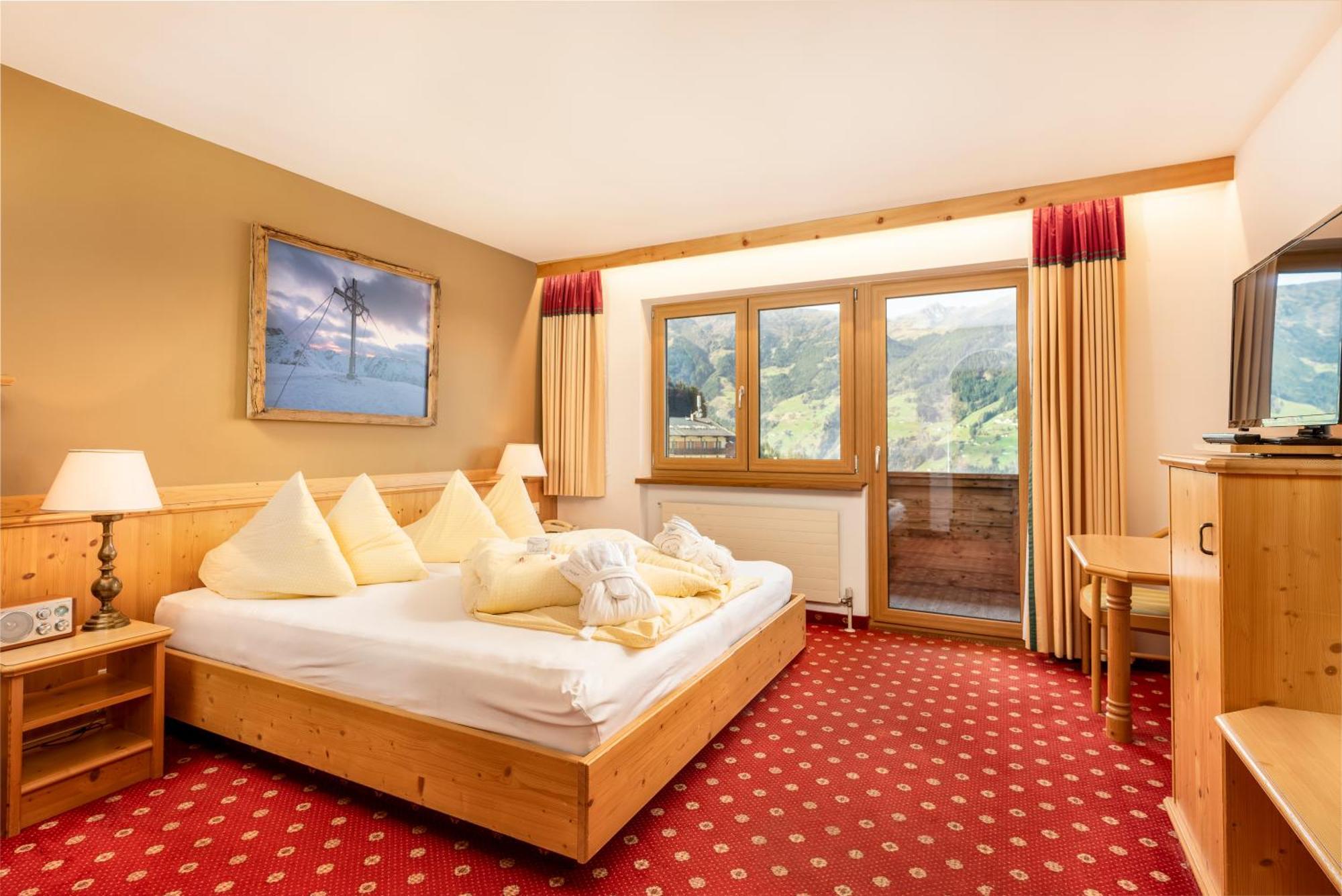 Alpen Wohlfuehlhotel Doerflwirt Hainzenberg Kültér fotó