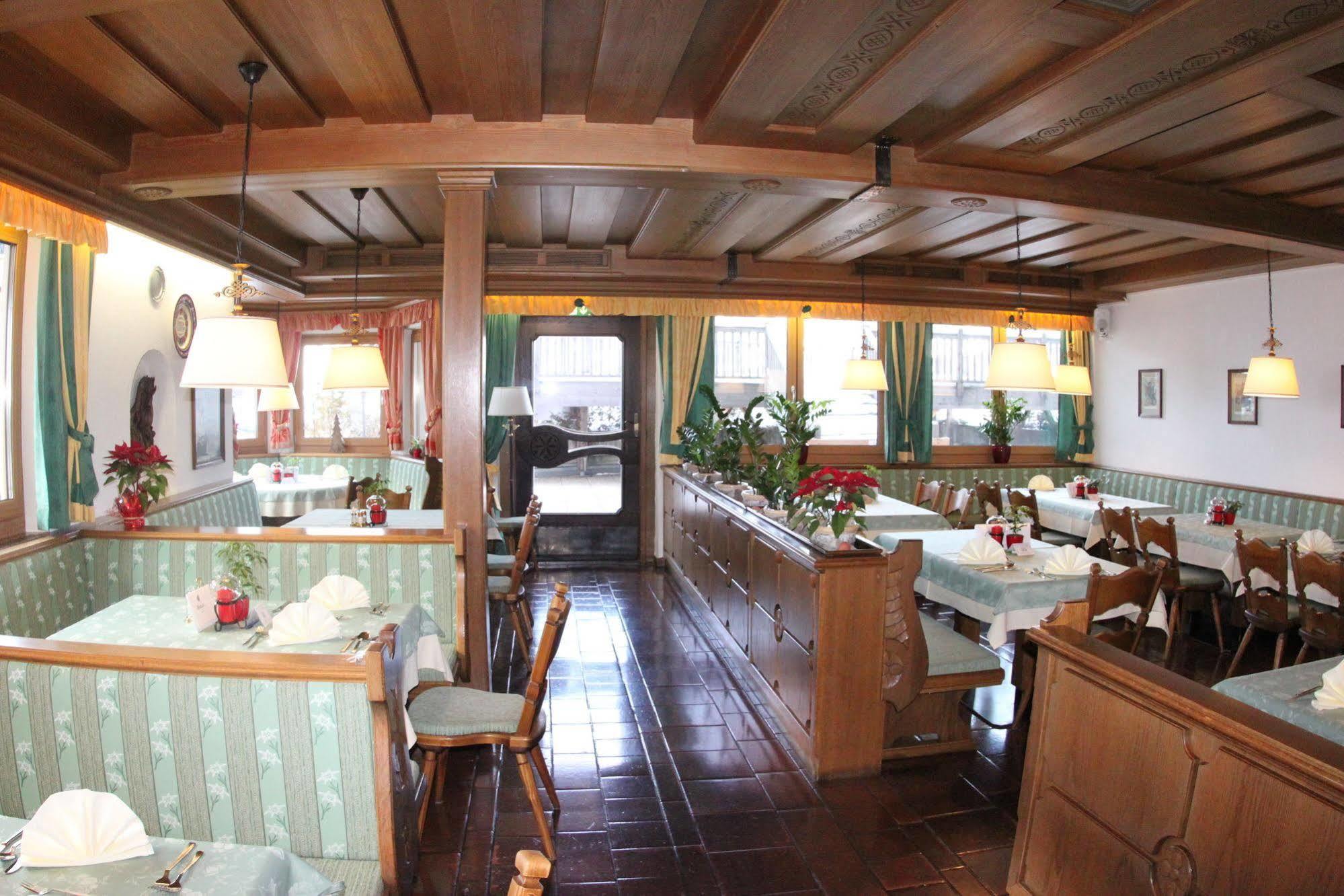 Alpen Wohlfuehlhotel Doerflwirt Hainzenberg Kültér fotó