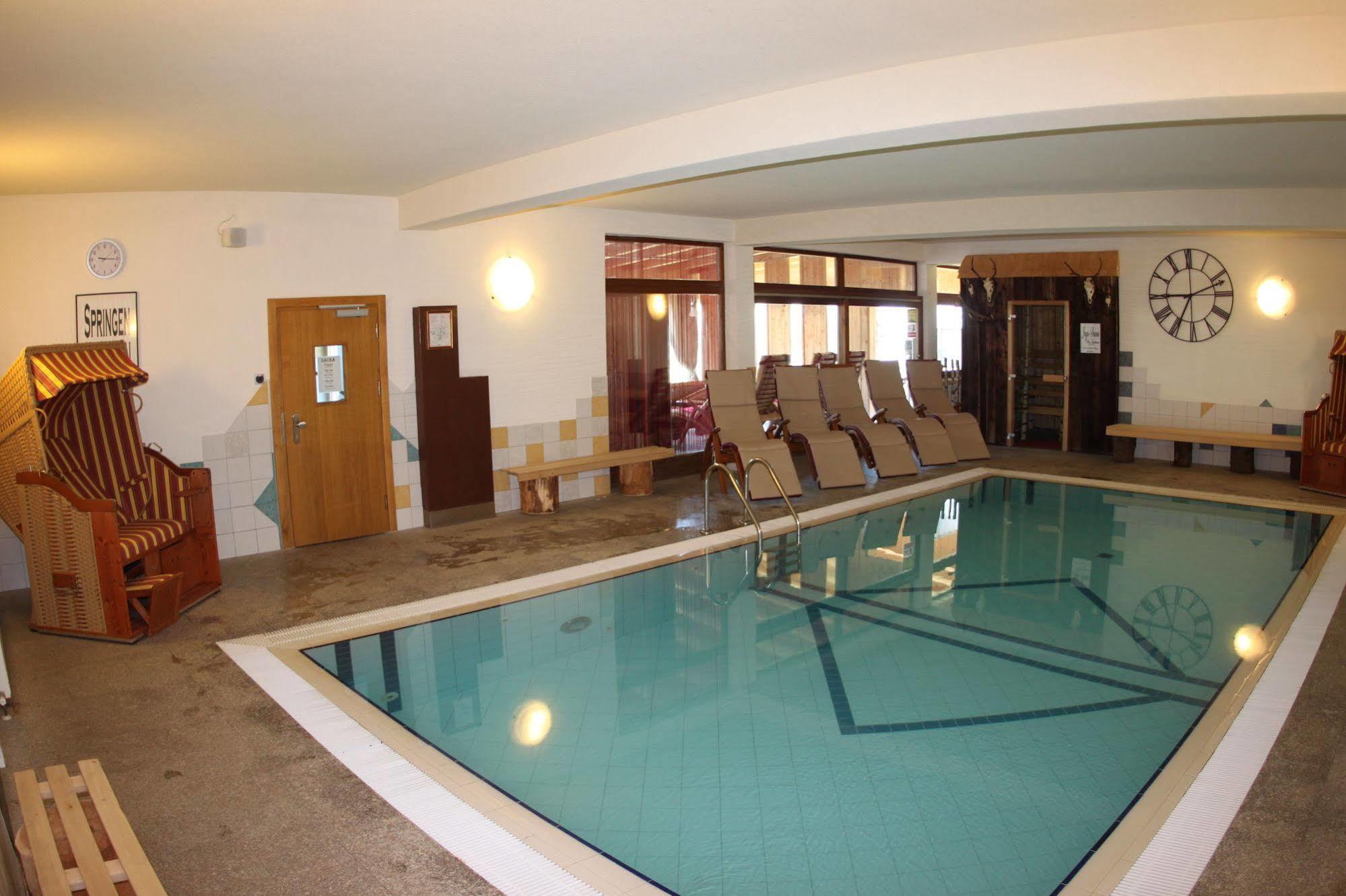 Alpen Wohlfuehlhotel Doerflwirt Hainzenberg Kültér fotó